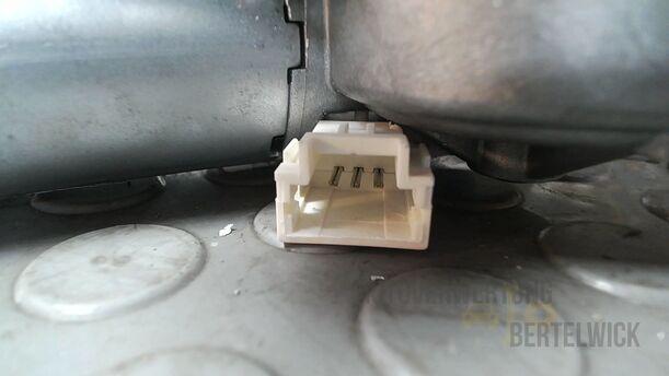Foto: SCHEIBENWISCHERMOTOR HINTEN eines Renault Clio 1.6 16V Special