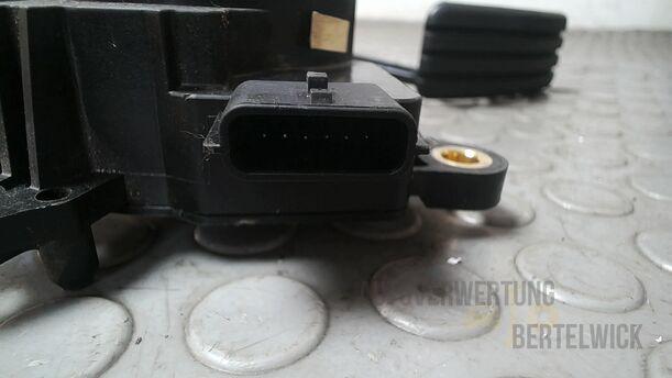 Foto: GASPEDAL eines Renault Clio 1.6 16V Special
