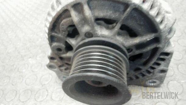Foto: LICHTMASCHINE / GENERATOR ( 70A ) eines Seat Cordoba Vario 1.4 Special