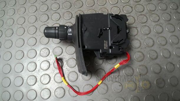 Foto: BLINKSCHALTER/ KOMBISCHALTER ( FÜR NEBELSCHEINWERFER ) eines Renault Clio 1.6 16V Special