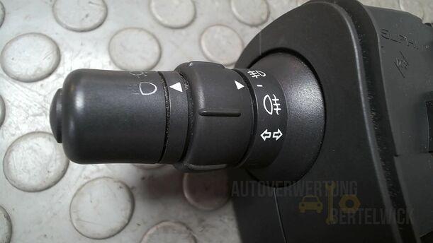 Foto: BLINKSCHALTER/ KOMBISCHALTER ( FÜR NEBELSCHEINWERFER ) eines Renault Clio 1.6 16V Special