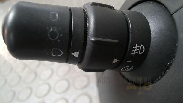 Foto: BLINKSCHALTER/ KOMBISCHALTER ( FÜR NEBELSCHEINWERFER ) eines Renault Clio 1.6 16V Special