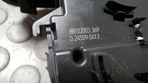 Foto: BLINKSCHALTER/ KOMBISCHALTER ( FÜR NEBELSCHEINWERFER ) eines Renault Clio 1.6 16V Special