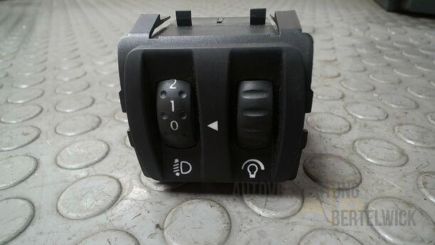 Foto: SCHALTER LEUCHTWEITENVERSTELLUNG eines Renault Clio 1.6 16V Special