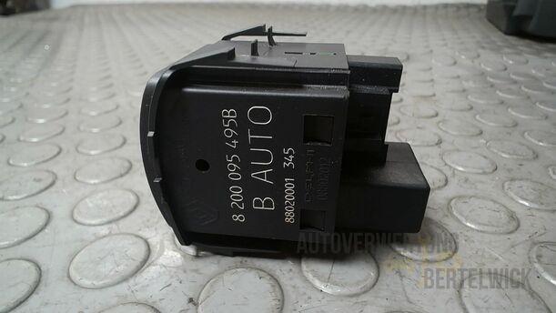 Foto: SCHALTER LEUCHTWEITENVERSTELLUNG eines Renault Clio 1.6 16V Special