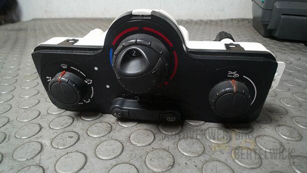 Foto: HEIZUNGSBETÄTIGUNG eines Renault Clio 1.6 16V Special