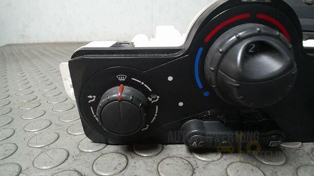 Foto: HEIZUNGSBETÄTIGUNG eines Renault Clio 1.6 16V Special