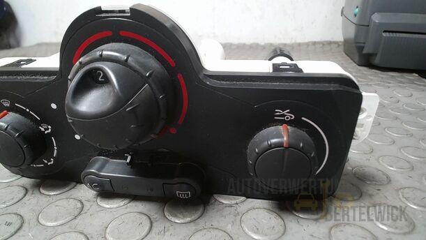 Foto: HEIZUNGSBETÄTIGUNG eines Renault Clio 1.6 16V Special