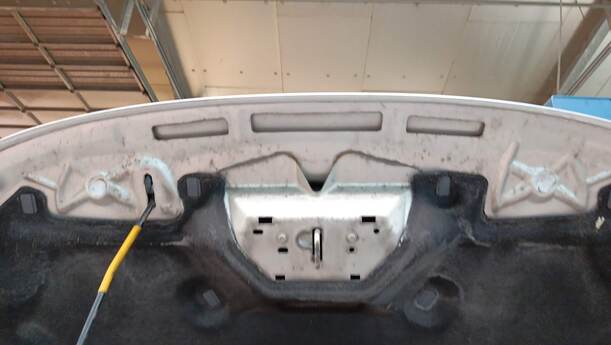 Foto: MOTORHAUBE ( BIS 2015 ) eines Ford C-MAX 1.6 EcoBoost Start-Stop-System Special