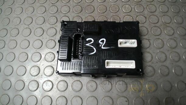 Foto: BORDNETZSTEUERGERÄT/ ELEKTRONIKMODUL eines Renault Clio 1.6 16V Special