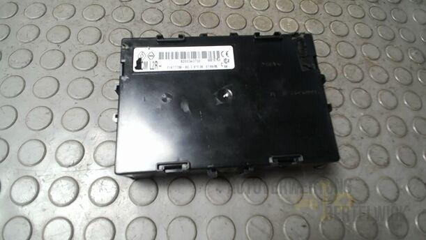 Foto: BORDNETZSTEUERGERÄT/ ELEKTRONIKMODUL eines Renault Clio 1.6 16V Special