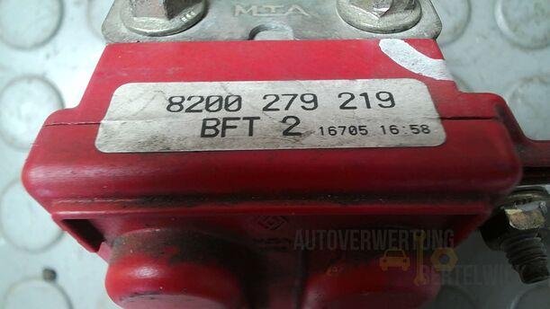 Foto: PLUSPOL BATTERIE eines Renault Clio 1.6 16V Special
