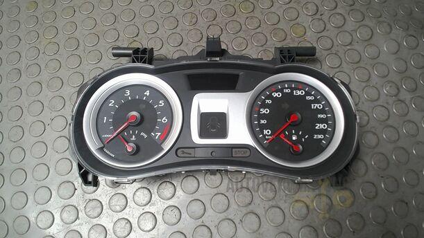Foto: TACHOEINHEIT/ KOMBIINSTRUMENT eines Renault Clio 1.6 16V Special