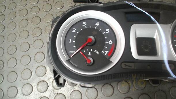 Foto: TACHOEINHEIT/ KOMBIINSTRUMENT eines Renault Clio 1.6 16V Special