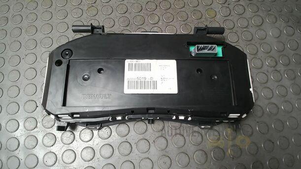 Foto: TACHOEINHEIT/ KOMBIINSTRUMENT eines Renault Clio 1.6 16V Special