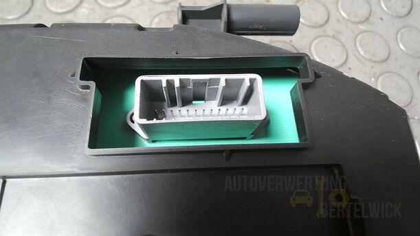 Foto: TACHOEINHEIT/ KOMBIINSTRUMENT eines Renault Clio 1.6 16V Special