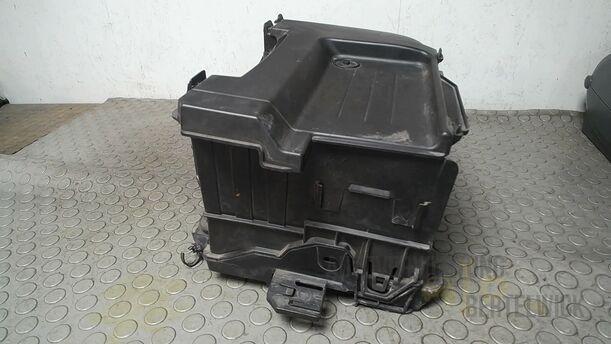 Foto: BATTERIEKASTEN eines Renault Clio 1.6 16V Special