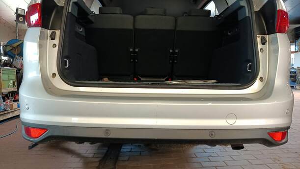 Foto: STOSSFÄNGER / STOßSTANGE HINTEN eines Ford C-MAX 1.6 EcoBoost Start-Stop-System Special