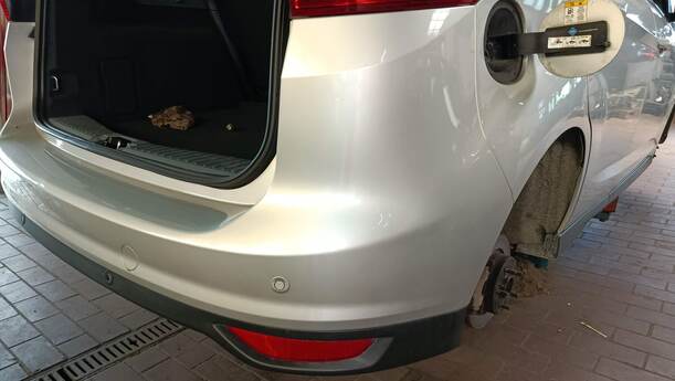 Foto: STOSSFÄNGER / STOßSTANGE HINTEN eines Ford C-MAX 1.6 EcoBoost Start-Stop-System Special