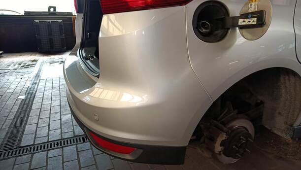 Foto: STOSSFÄNGER / STOßSTANGE HINTEN eines Ford C-MAX 1.6 EcoBoost Start-Stop-System Special