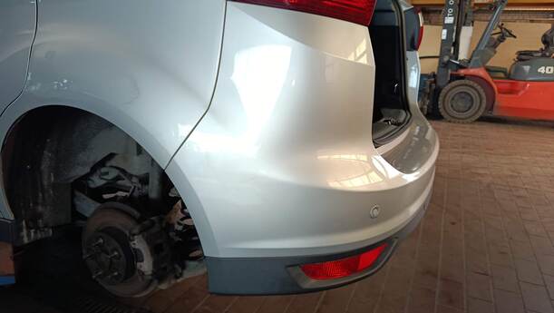 Foto: STOSSFÄNGER / STOßSTANGE HINTEN eines Ford C-MAX 1.6 EcoBoost Start-Stop-System Special
