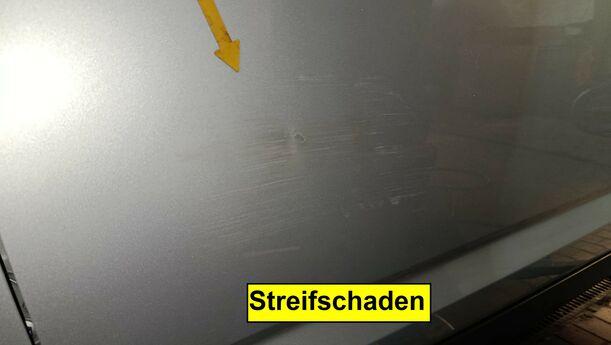 Foto: TÜR VORNE LINKS (STREIFSCHADEN) eines Ford C-MAX 1.6 EcoBoost Start-Stop-System Special