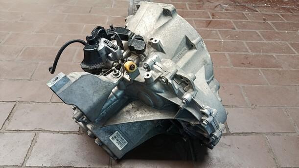 Foto: SCHALTGETRIEBE 6 GANG eines Ford C-MAX 1.6 EcoBoost Start-Stop-System Special