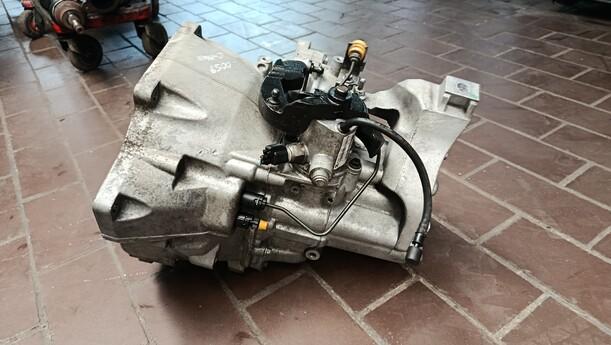 Foto: SCHALTGETRIEBE 6 GANG eines Ford C-MAX 1.6 EcoBoost Start-Stop-System Special
