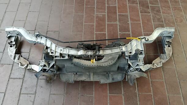 Foto: SCHLOSSTRÄGER / FRONTBLECH eines Ford C-MAX 1.6 EcoBoost Start-Stop-System Special