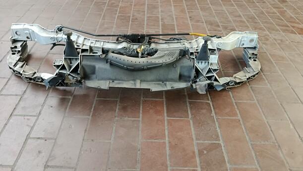 Foto: SCHLOSSTRÄGER / FRONTBLECH eines Ford C-MAX 1.6 EcoBoost Start-Stop-System Special