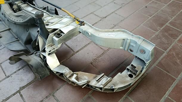 Foto: SCHLOSSTRÄGER / FRONTBLECH eines Ford C-MAX 1.6 EcoBoost Start-Stop-System Special