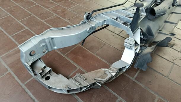 Foto: SCHLOSSTRÄGER / FRONTBLECH eines Ford C-MAX 1.6 EcoBoost Start-Stop-System Special