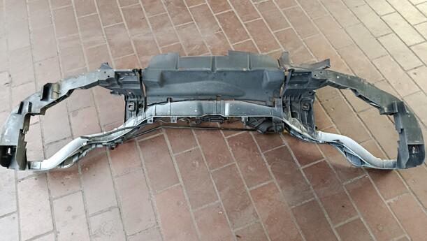 Foto: SCHLOSSTRÄGER / FRONTBLECH eines Ford C-MAX 1.6 EcoBoost Start-Stop-System Special