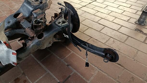 Foto: HINTERACHSE / HINTERACHSTRÄGER eines Ford C-MAX 1.6 EcoBoost Start-Stop-System Special