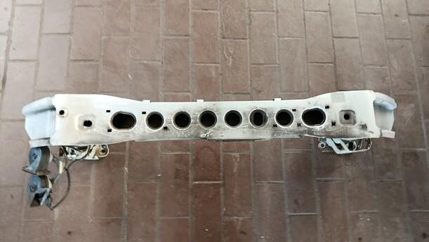 Foto: VERSTÄRKUNG VORNE eines Ford C-MAX 1.6 EcoBoost Start-Stop-System Special