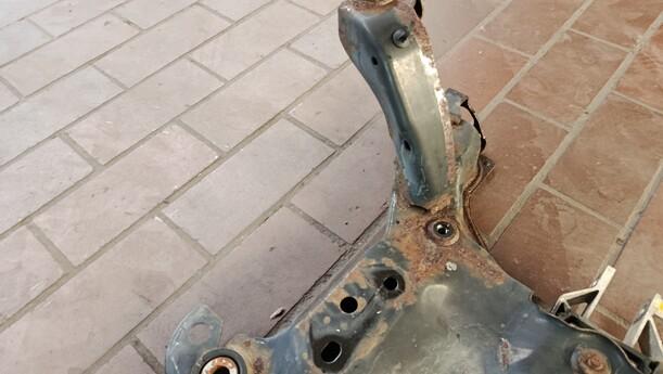 Foto: VORDERACHSE / VORDERACHSTRÄGER eines Ford C-MAX 1.6 EcoBoost Start-Stop-System Special