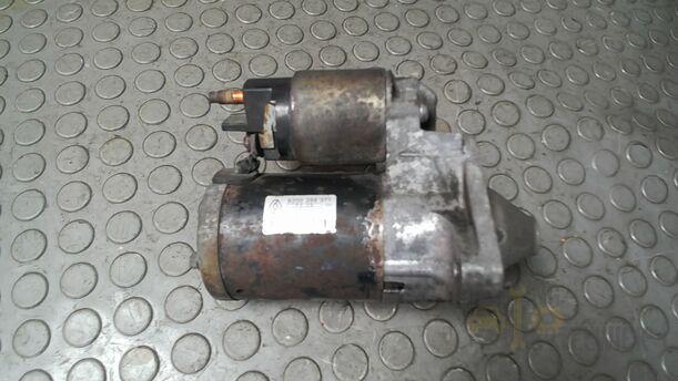 Foto: ANLASSER ( SCHALTGETRIEBE ) eines Renault Clio 1.6 16V Special