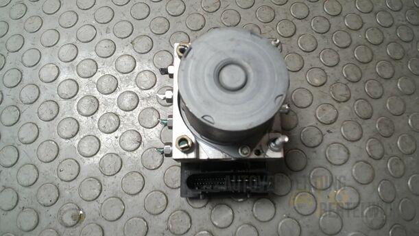 Foto: HAUPTBREMSAGGREGAT ABS eines Renault Clio 1.6 16V Special