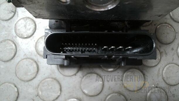 Foto: HAUPTBREMSAGGREGAT ABS eines Renault Clio 1.6 16V Special