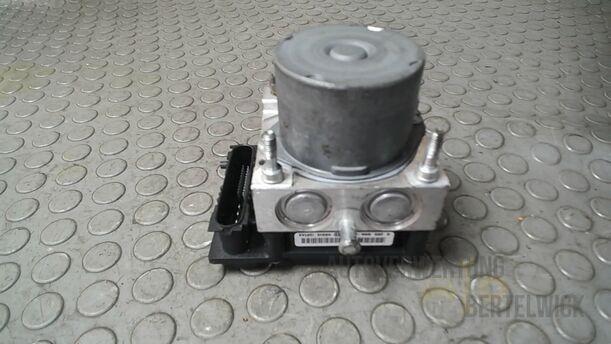 Foto: HAUPTBREMSAGGREGAT ABS eines Renault Clio 1.6 16V Special