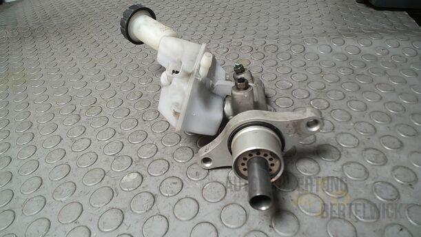 Foto: HAUPTBREMSZYLINDER eines Renault Clio 1.6 16V Special