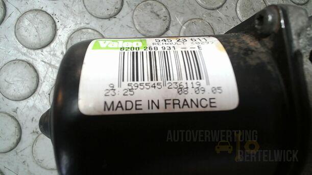 Foto: SCHEIBENWISCHERMOTOR VORN eines Renault Clio 1.6 16V Special
