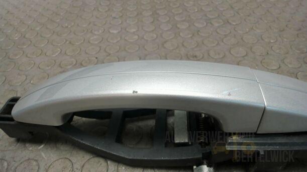 Foto: TÜRAUSSENGRIFF HINTEN LINKS eines Ford C-MAX 1.6 EcoBoost Start-Stop-System Special