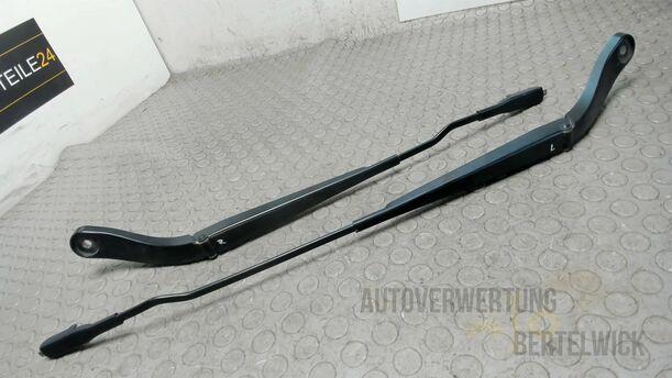 Foto: SCHEIBENWISCHERARME VORNE eines Ford C-MAX 1.6 EcoBoost Start-Stop-System Special