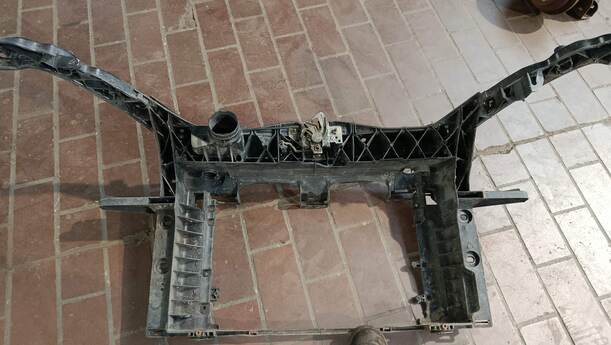 Foto: SCHLOSSTRÄGER / FRONTBLECH eines Ford Fiesta 1.4 Special