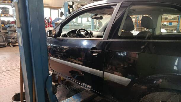 Foto: TÜR VORN LINKS (2/3-TÜRER) eines Ford Fiesta 1.4 Special