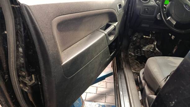 Foto: TÜR VORN LINKS (2/3-TÜRER) eines Ford Fiesta 1.4 Special