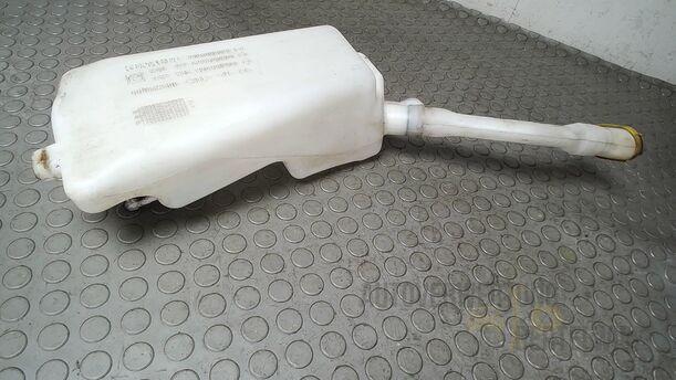 Foto: SCHEIBENWASCHBEHÄLTER eines Renault Clio 1.6 16V Special