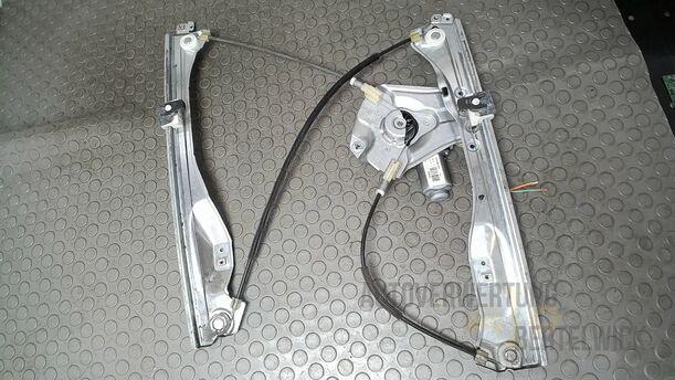 Foto: FENSTERHEBER ELEKTRISCH VORN RECHTS ( 4/5 TÜRER ) eines Renault Clio 1.6 16V Special
