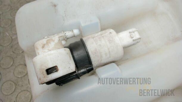 Foto: SCHEIBENWASCHBEHÄLTER eines Ford C-MAX 1.6 EcoBoost Start-Stop-System Special